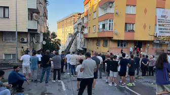 Gaziosmanpaşa’da çatı katındaki yangında can kaybı: 1 ölü