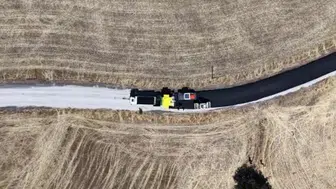 Vali Aygöl, Çemişgezek’te asfalt serimini Ayşe teyze ile başlattı