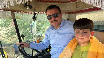 Osmaniye'de yerli ayçiçeği çeşitlerinin ilk hasadı yapıldı