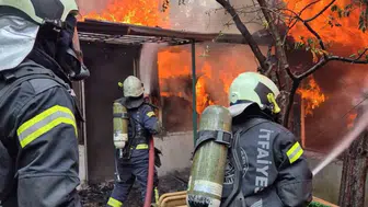 Karamürsel'de yangında mahsur kalan engelli kadını itfaiye kurtardı