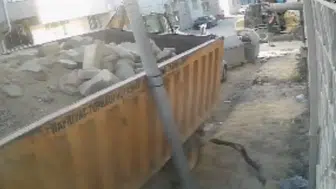Eskişehir'de kamyonun çökme anı güvenlik kameralarına yansıdı