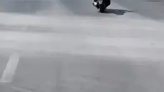 Alanya'da motosikletliden akrobatik tehlike: Kameralara yansıyan anlar