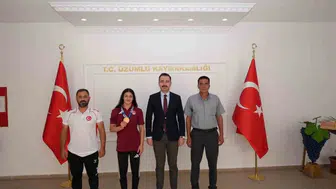 Altın madalya kazanan Elvira Süleyman, kaymakamı ziyaret etti