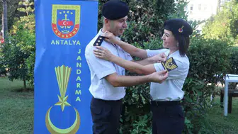 Jandarma personeli çiftin unutulmaz yıldönümü: rütbe terfisiyle taçlandı
