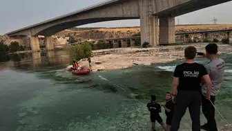 Fırat Nehri'nde su baskını: 10 kişi kurtarıldı