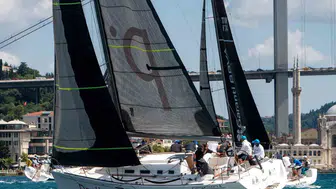 Yelken rüzgârı İstanbul Boğazı'nı sarstı: TAYK-Eker Olympos Regatta başarıyla tamamlandı