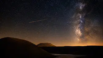 Meke Krater Gölü'nde gökyüzünde muhteşem meteor şöleni yaşandı