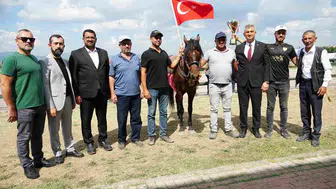 Gölcük'te rahvan at yarışları heyecan dolu anlara sahne oldu