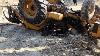 Osmaniye'de iş makinesi devrilince operatör yaralandı