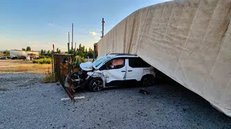 Çorum'da tır devrildi, hafif ticari araçta bir kişi yaralandı