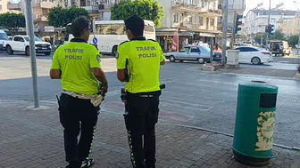 Manavgat'ta otomobilin çarptığı kadın kaza anında metrelerce savruldu