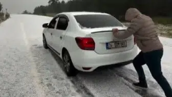 Sarıkamış'ta ağustos ayına kış damgası: Dolu yağışı yollarda sorun yarattı