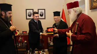 Fener Rum Patriği Bartholomeos, Gökçeada Kaymakamı’nı makamında ziyaret etti