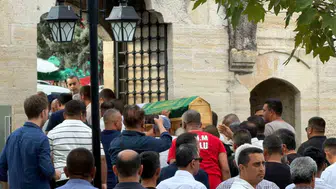 Babaeski’de boğulma tehlikesi geçiren çocuk son yolculuğuna gözyaşlarıyla uğurlandı