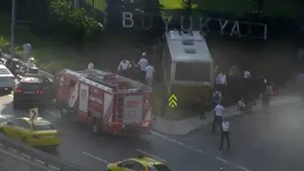 Zeytinburnu'nda İETT otobüsü yoldan çıktı: Yaralılar var
