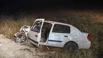 Isparta'da iki otomobil çarpıştı: yolda 3 yaralı