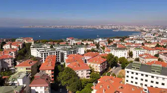Büyükçekmece'de deprem riski taşıyan konutların yıkımına başlandı