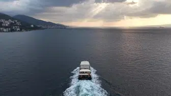 Kocaeli'de vapur yolculuğunda kitap ve müzik buluştu