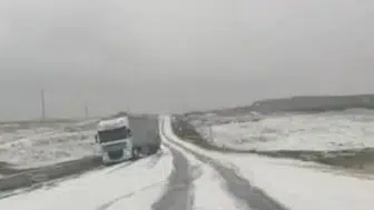 Sahara Geçidi'nde dolu yağışı ulaşımı aksattı