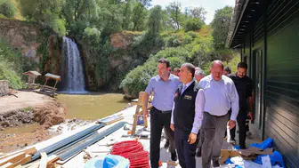 Bayburt'un Sırakayalar Şelalesi'nde doğa ile iç içe turistik düzenlemeler devam ediyor