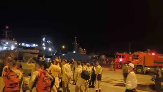 Marmaris’te çıkan yangında arazözler denizden destek alıyor