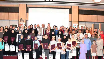 Kütahya'da hafızlık icazetnamesi alan öğrenciler başarılarını kutladı