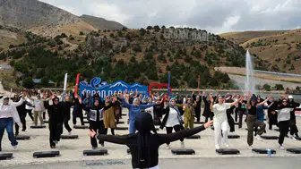 Erzincanlı kadınlar doğada spor yaparak sağlıklı yaşamı kutladı