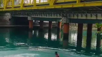 Manavgat’ta gençlerin yasaklı köprü atlayışı herkesi endişelendirdi