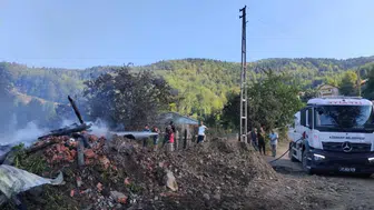 Kastamonu'da çıkan yangın bir evi küle çevirdi