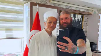 Macar turist Kur’an-ı Kerim’in etkisiyle İslam'ı seçti: İhtida merasimi gerçekleştirildi