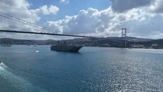 Türk deniz kuvvetleri gemileri 30 ağustos zafer bayramında boğazdan geçti