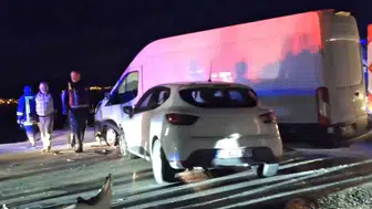 Hisarcık'ta trafik kazası: otomobil ve minibüs çarpıştı, 3 kişi yaralandı