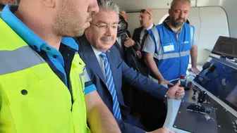 Vali Yılmaz, E5000 elektrikli lokomotifini sürerek yerli üretime destek verdi