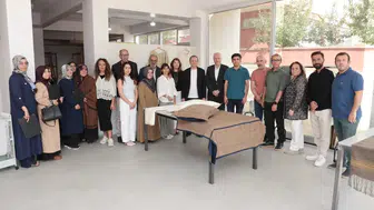 Bayburt'ta ehram dokuma eğitimini başarıyla tamamlayan kadınlardan sertifika sevinci