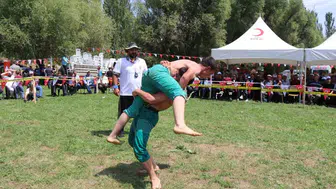 Erzurum'un karakucak güreşlerinde anne yüreği ve dört kardeşin mücadelesi