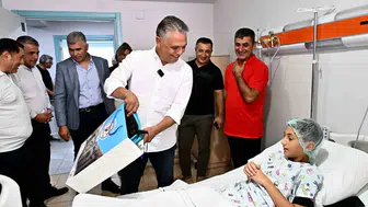Başkan Uysal, sünnet şöleni öncesi çocukları ziyaret etti