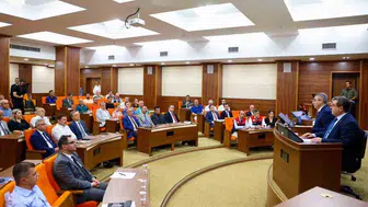 Mersin'de meyve üreticilerini korumak için sinek mücadelesi görüşüldü