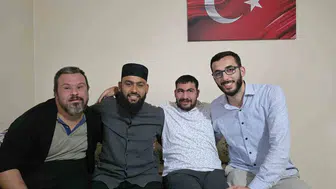 Savaş'ın ezan tutkusu, fenomeni Feke’ye getirdi