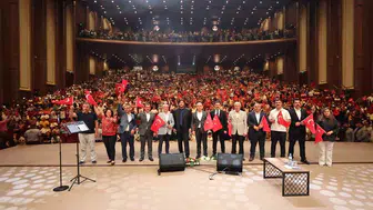 Ahmet Şafak'la unutulmaz bir gece: Gaziantepliler coşkuyla eşlik etti