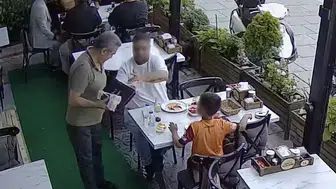 Arnavutköy'deki restoranda kıl skandalı: Müşteri, kendi kılını yemeğine attı