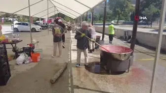 Bilecik'te salça yapım günleri başladı: 6 bin kavanoz hedefleniyor