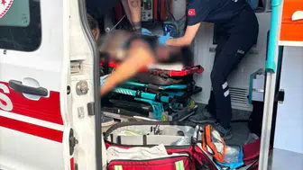Muğla'da motosiklet kazasında ağır yaralanma: servis aracına ve tıra çarptı