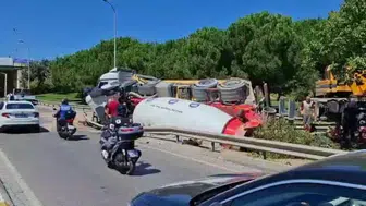 Çekmeköy'de beton mikseri devrilerek otluk alana düştü