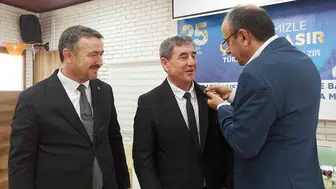 Mustafakemalpaşa'da CHP'li meclis üyesi AK Parti'ye geçti
