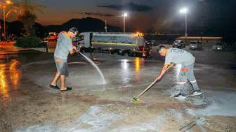 Alanya'nın iskele bölgesinde gece mesaisi: temizlik çalışmaları tamamlandı