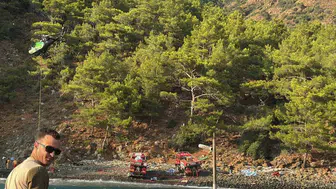 Marmaris'te yangın mücadelesine balıkçıdan destek