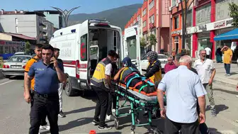 Yaya geçidinde otomobil çarpması: 77 yaşındaki adam hastaneye kaldırıldı