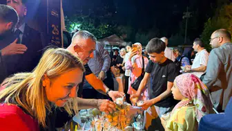 Bilecik'te mevlid kandili etkinliği: AK Parti'den dondurma ikramı