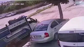 Elazığ'da bisiklet kaza yaptı: 3 çocuk hastaneye kaldırıldı