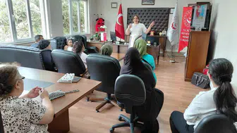 Adana'da engelli bakım hizmeti alan ailelere eğitim fırsatı